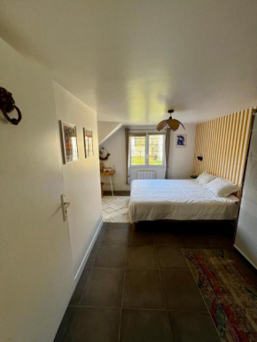 Chambre dans Maison Meulière avec jardin